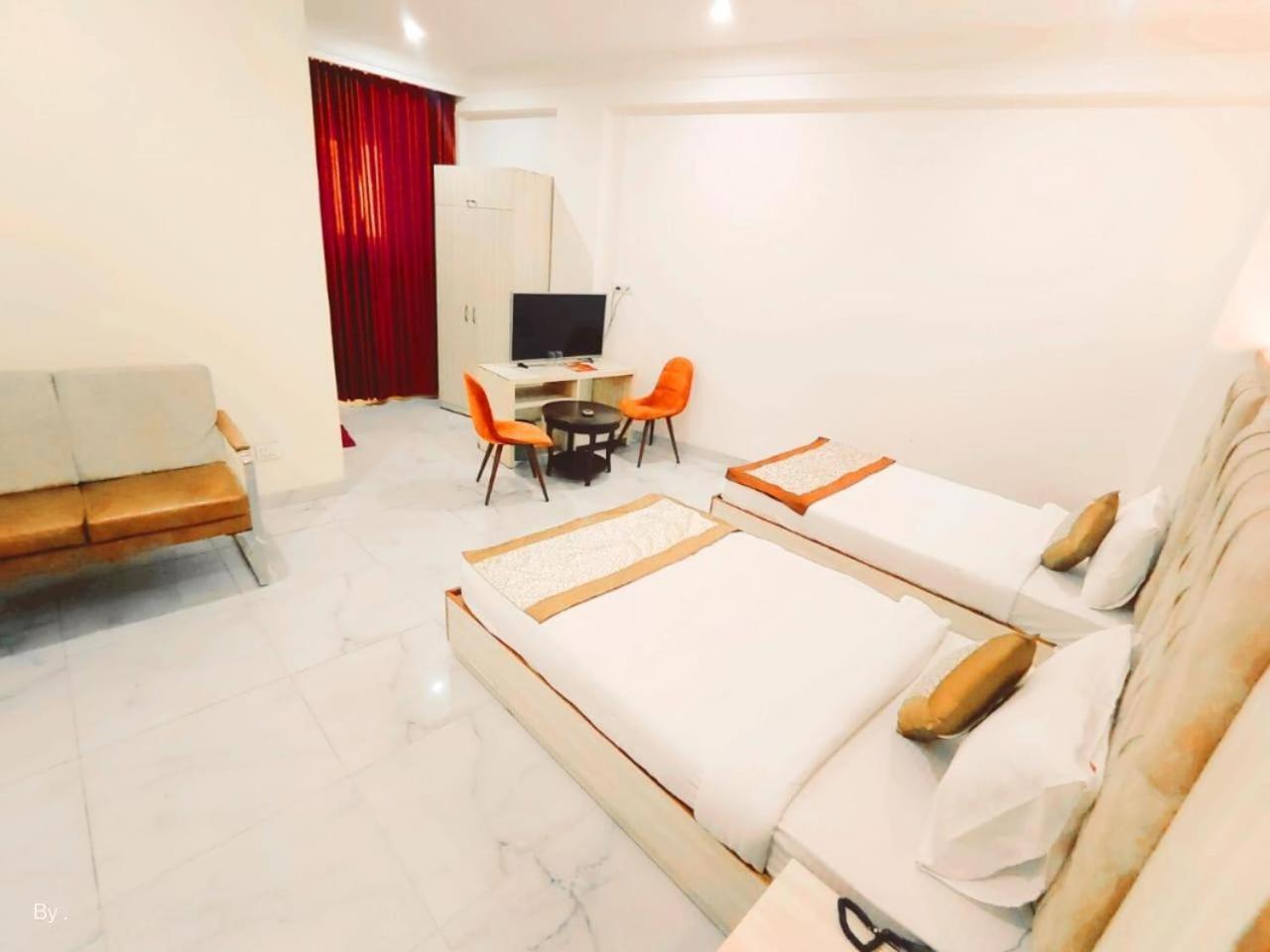 Hotel Almora Sky Near By Delhi International Airport With - Free Airport Pickup And Drop Нью-Делі Екстер'єр фото