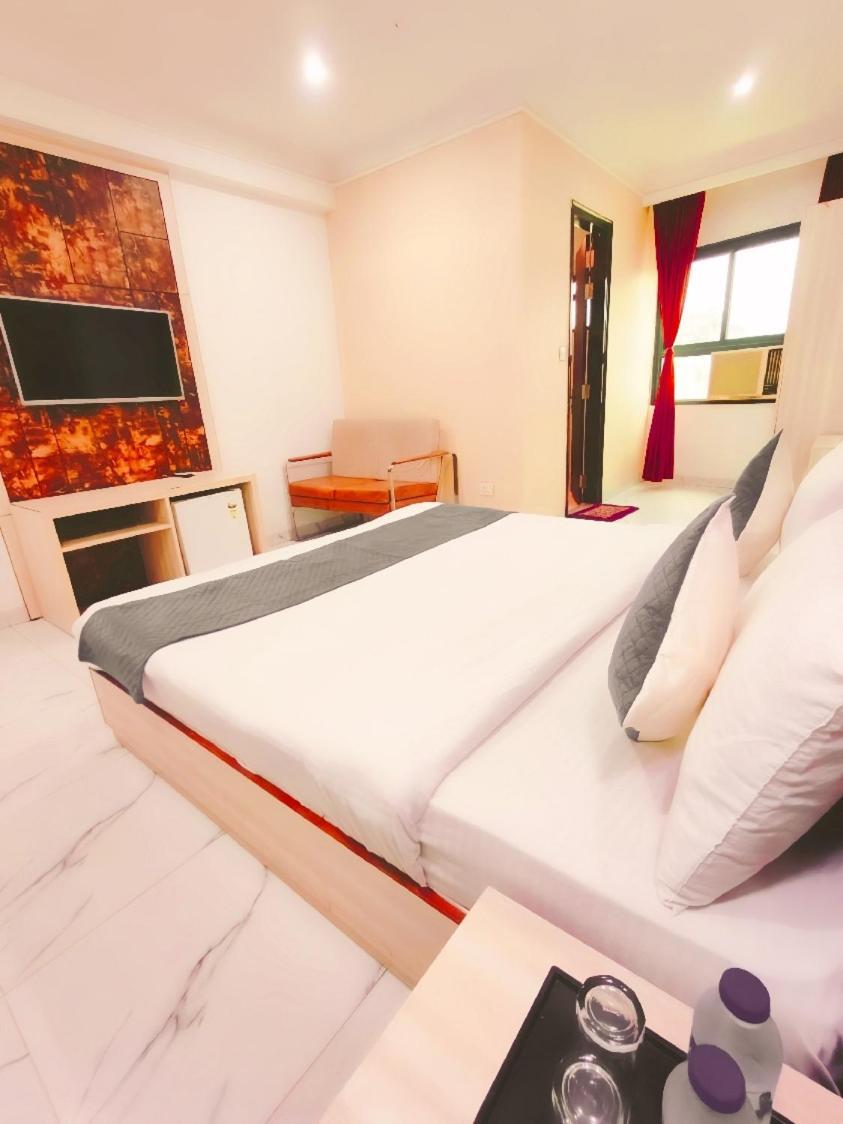 Hotel Almora Sky Near By Delhi International Airport With - Free Airport Pickup And Drop Нью-Делі Екстер'єр фото