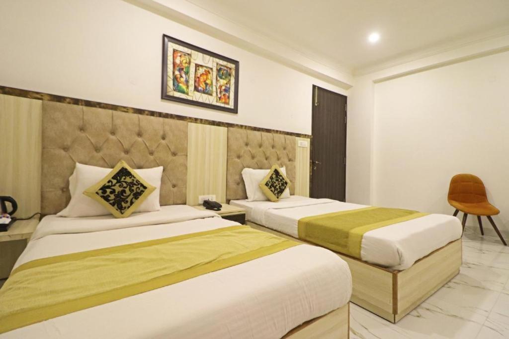 Hotel Almora Sky Near By Delhi International Airport With - Free Airport Pickup And Drop Нью-Делі Екстер'єр фото