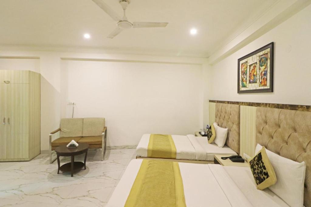 Hotel Almora Sky Near By Delhi International Airport With - Free Airport Pickup And Drop Нью-Делі Екстер'єр фото