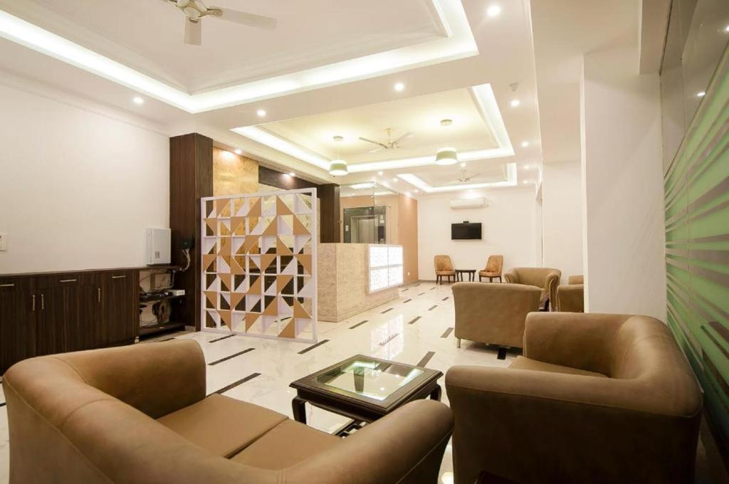 Hotel Almora Sky Near By Delhi International Airport With - Free Airport Pickup And Drop Нью-Делі Екстер'єр фото