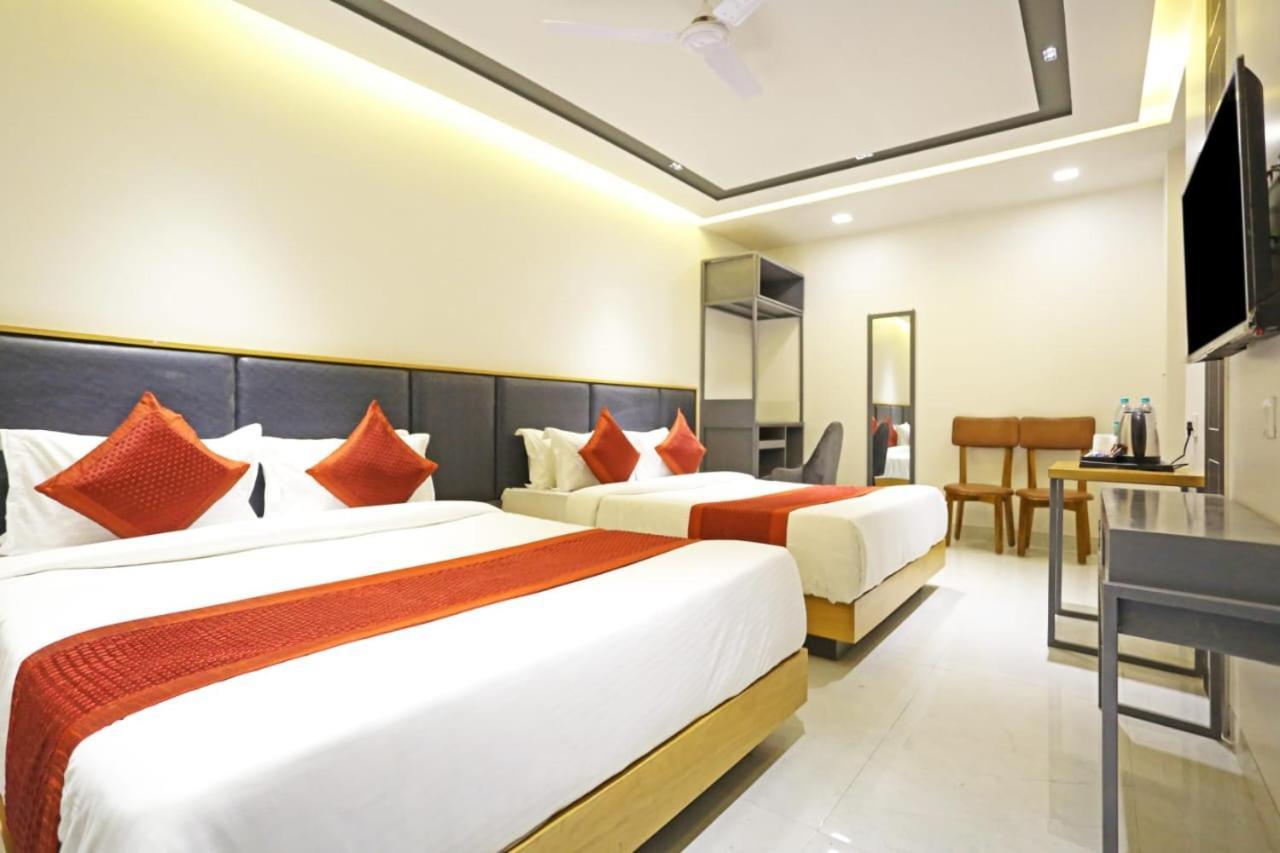 Hotel Almora Sky Near By Delhi International Airport With - Free Airport Pickup And Drop Нью-Делі Екстер'єр фото