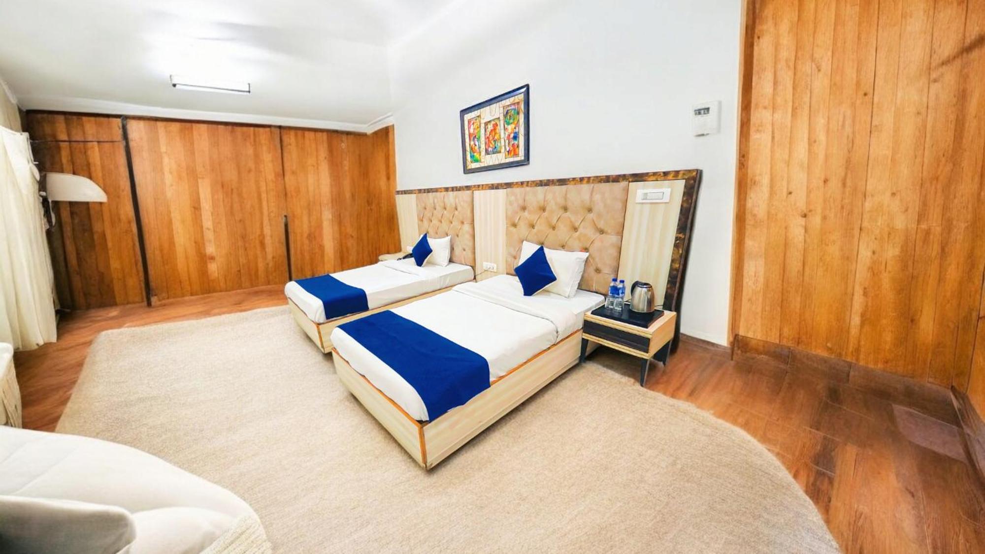 Hotel Almora Sky Near By Delhi International Airport With - Free Airport Pickup And Drop Нью-Делі Екстер'єр фото