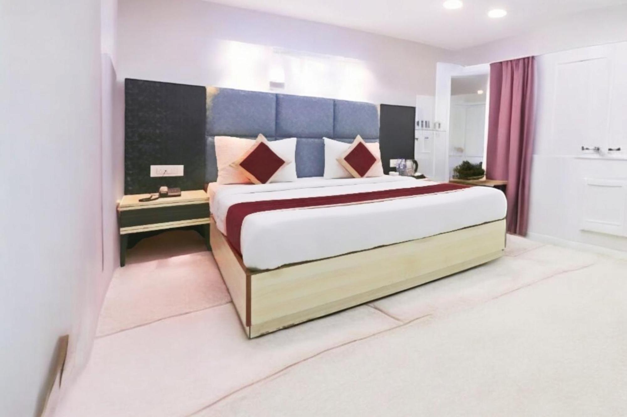 Hotel Almora Sky Near By Delhi International Airport With - Free Airport Pickup And Drop Нью-Делі Екстер'єр фото