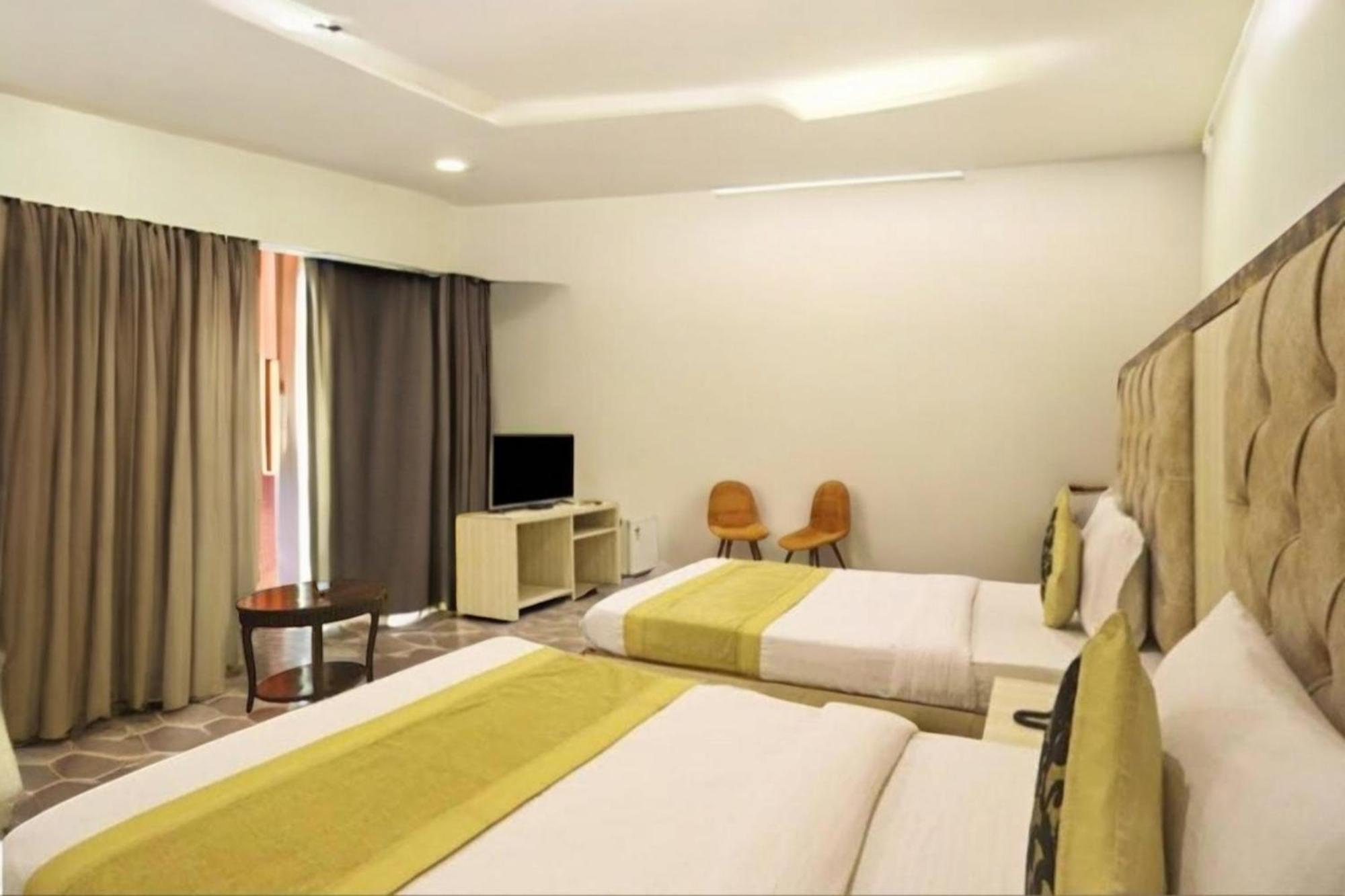 Hotel Almora Sky Near By Delhi International Airport With - Free Airport Pickup And Drop Нью-Делі Екстер'єр фото