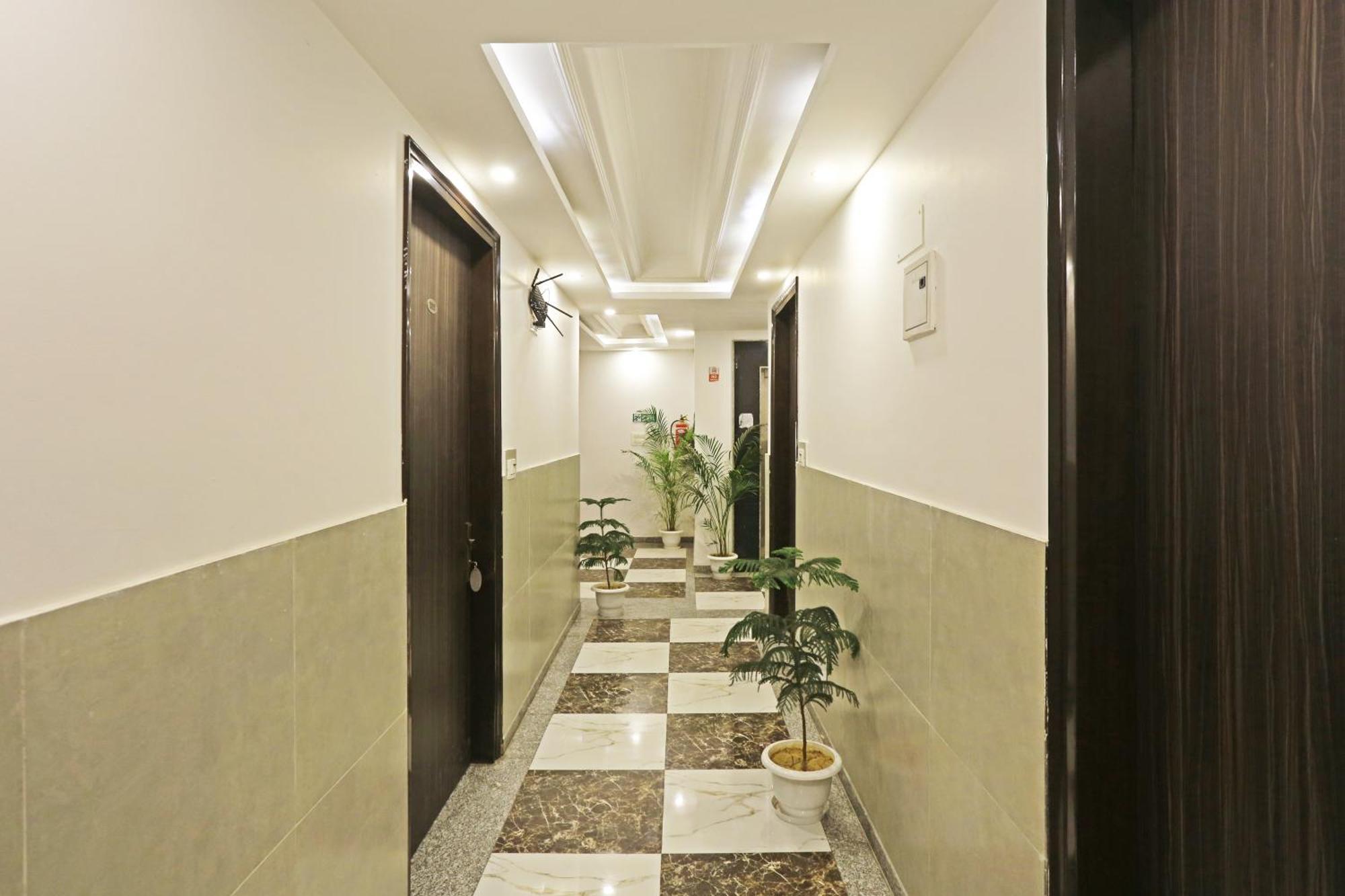 Hotel Almora Sky Near By Delhi International Airport With - Free Airport Pickup And Drop Нью-Делі Екстер'єр фото