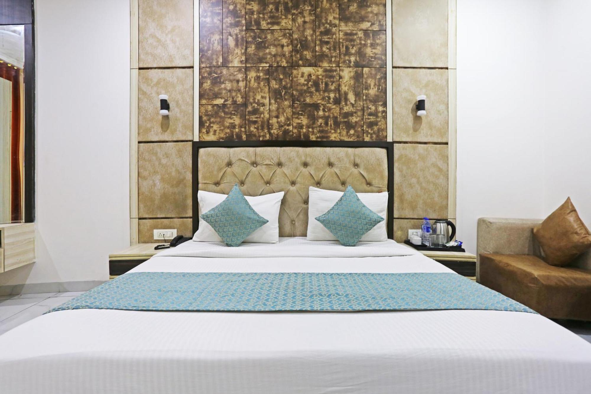 Hotel Almora Sky Near By Delhi International Airport With - Free Airport Pickup And Drop Нью-Делі Екстер'єр фото