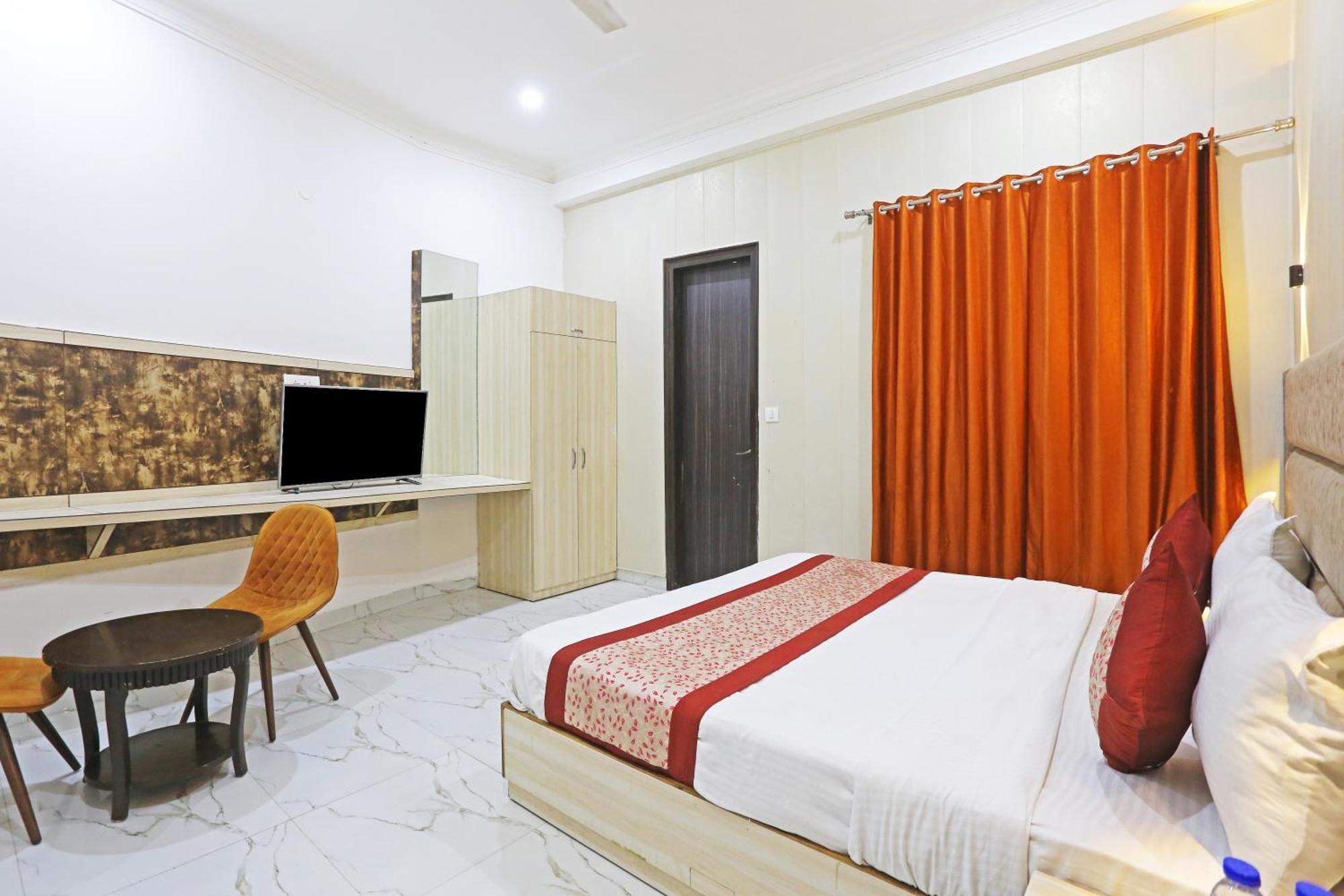 Hotel Almora Sky Near By Delhi International Airport With - Free Airport Pickup And Drop Нью-Делі Екстер'єр фото