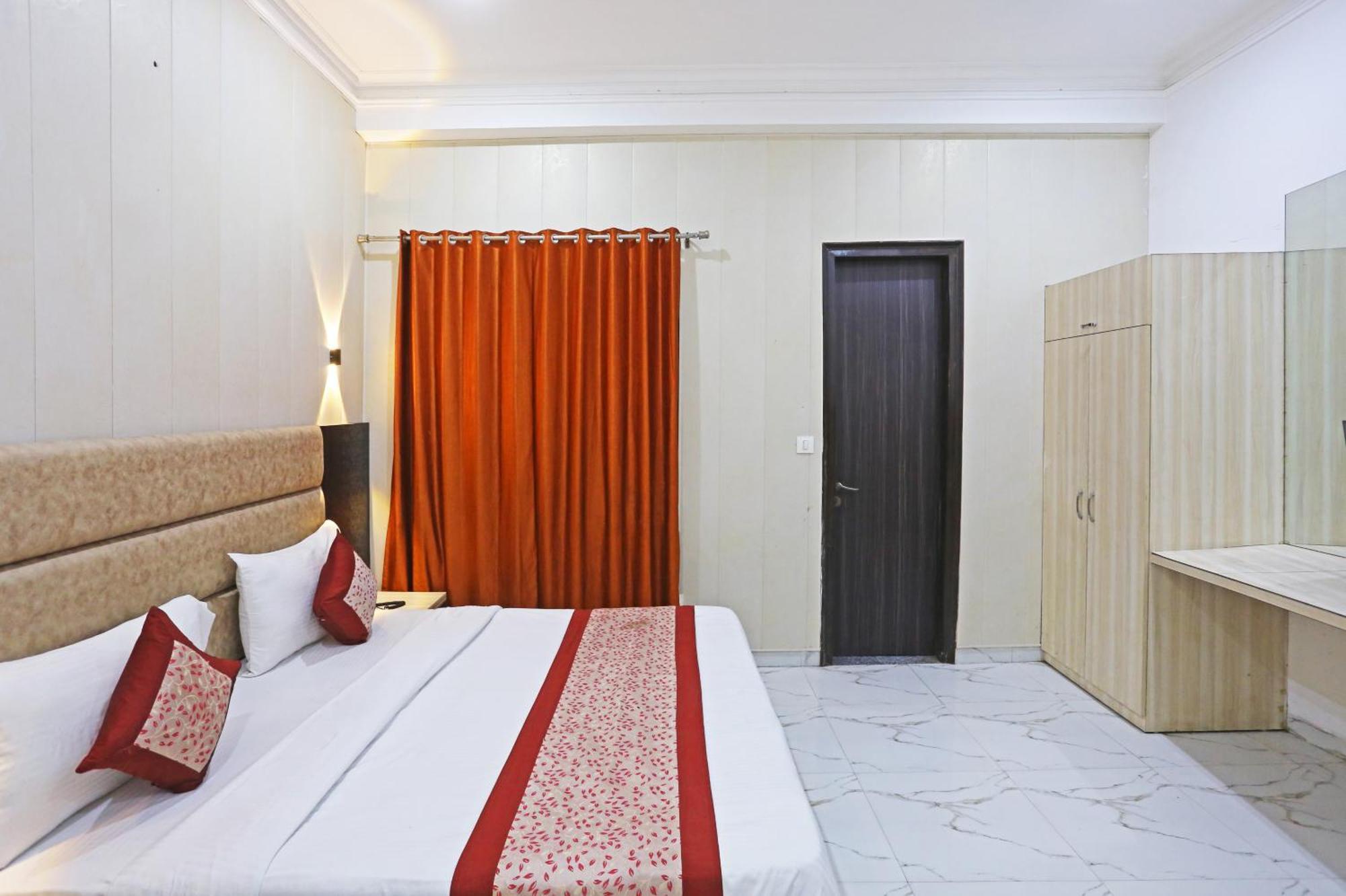 Hotel Almora Sky Near By Delhi International Airport With - Free Airport Pickup And Drop Нью-Делі Екстер'єр фото