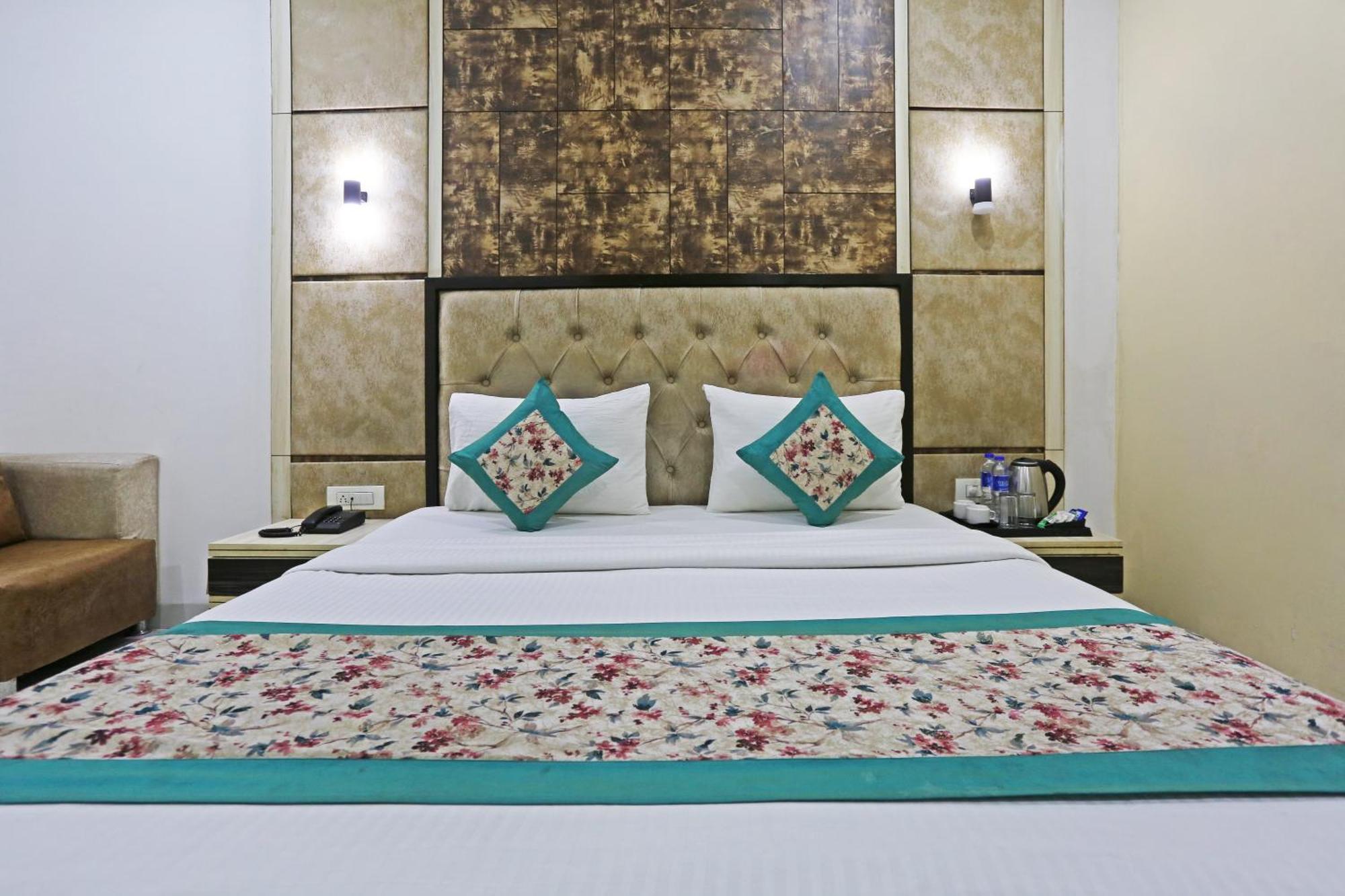 Hotel Almora Sky Near By Delhi International Airport With - Free Airport Pickup And Drop Нью-Делі Екстер'єр фото
