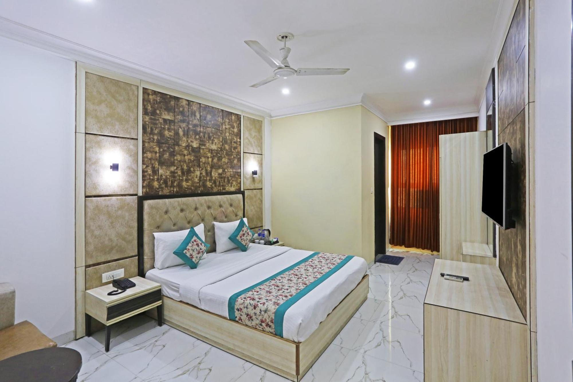 Hotel Almora Sky Near By Delhi International Airport With - Free Airport Pickup And Drop Нью-Делі Екстер'єр фото