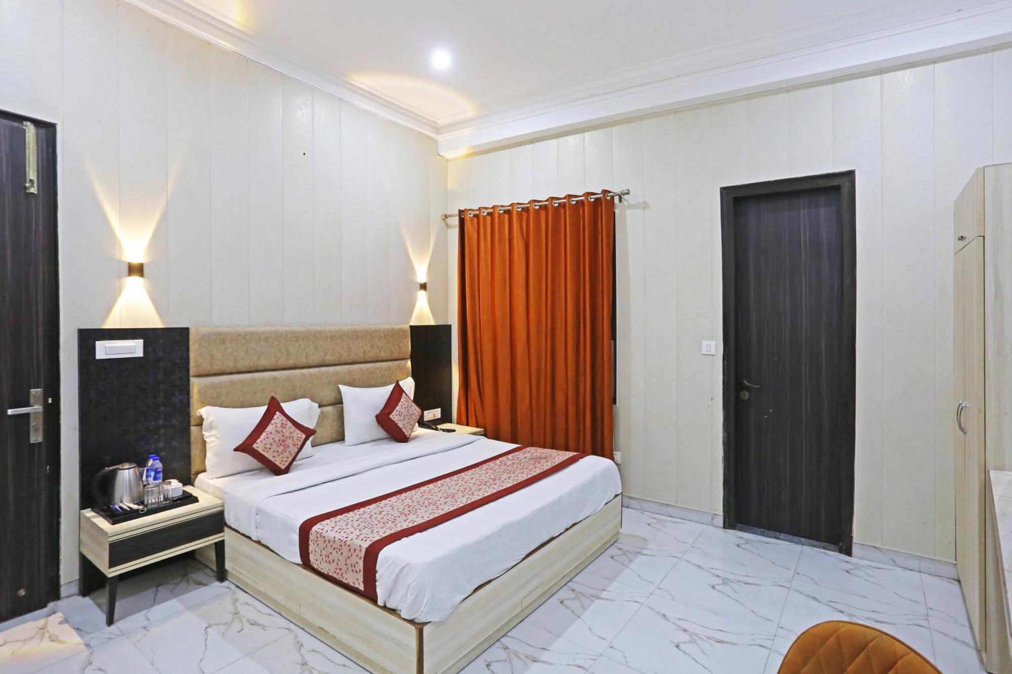 Hotel Almora Sky Near By Delhi International Airport With - Free Airport Pickup And Drop Нью-Делі Екстер'єр фото