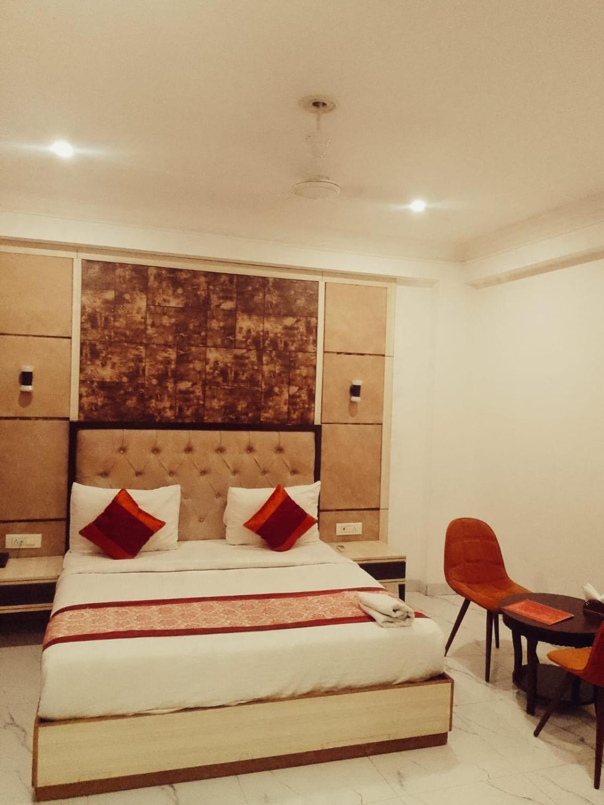 Hotel Almora Sky Near By Delhi International Airport With - Free Airport Pickup And Drop Нью-Делі Екстер'єр фото
