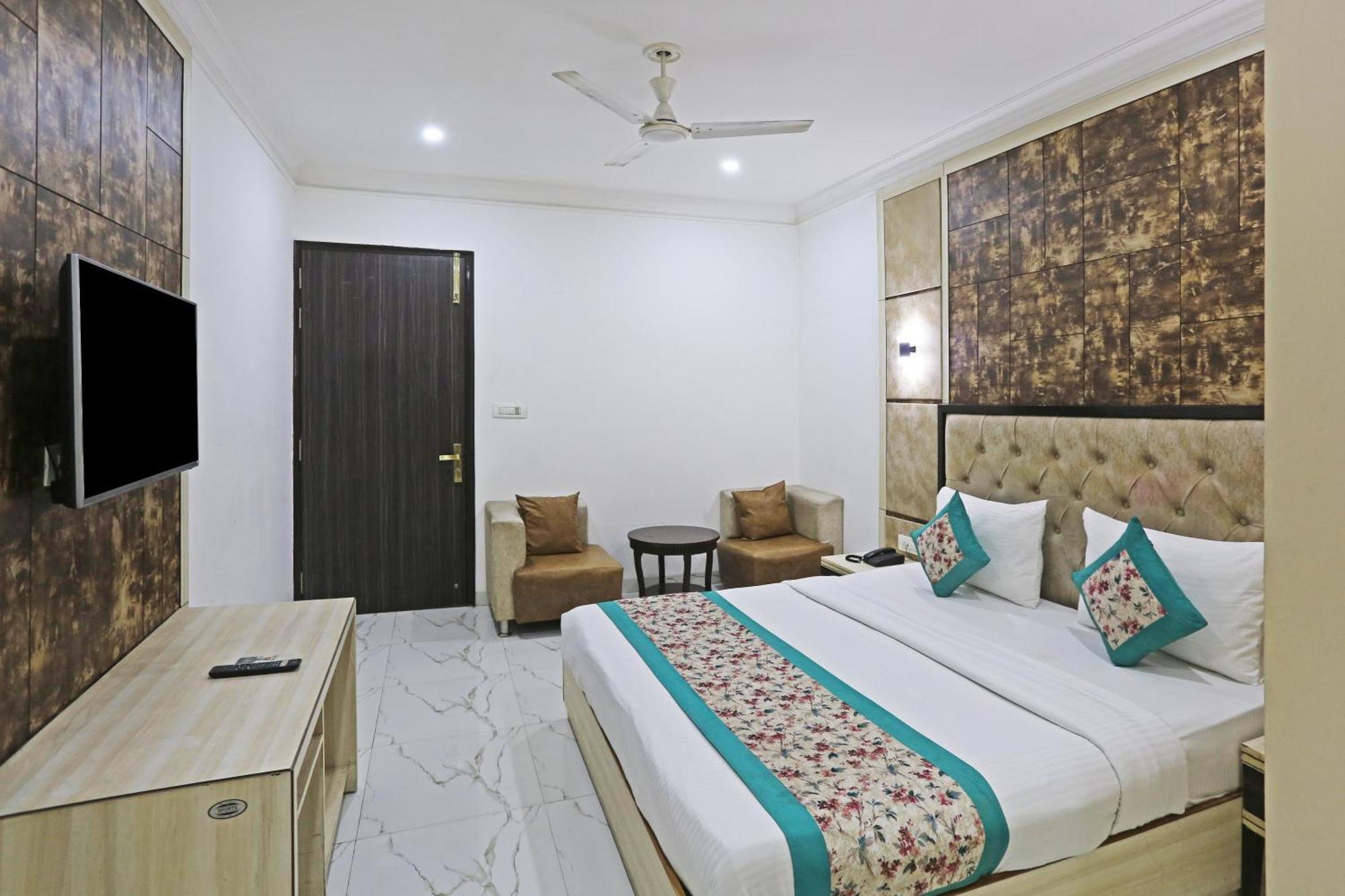 Hotel Almora Sky Near By Delhi International Airport With - Free Airport Pickup And Drop Нью-Делі Екстер'єр фото