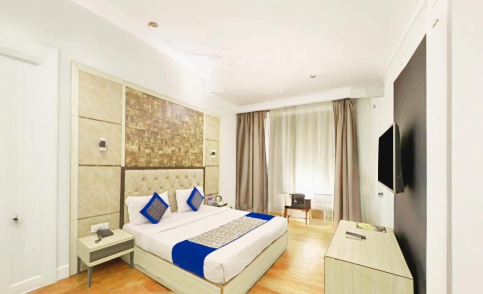 Hotel Almora Sky Near By Delhi International Airport With - Free Airport Pickup And Drop Нью-Делі Екстер'єр фото