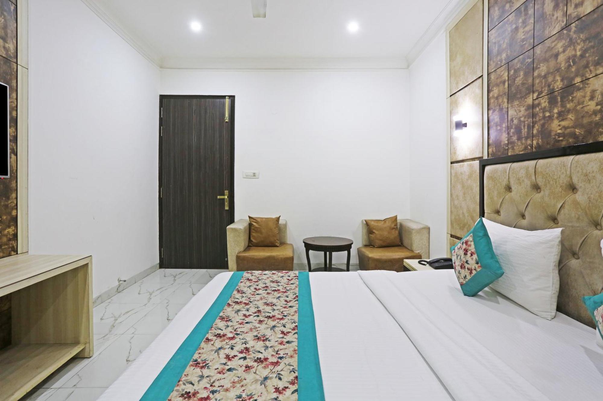 Hotel Almora Sky Near By Delhi International Airport With - Free Airport Pickup And Drop Нью-Делі Екстер'єр фото