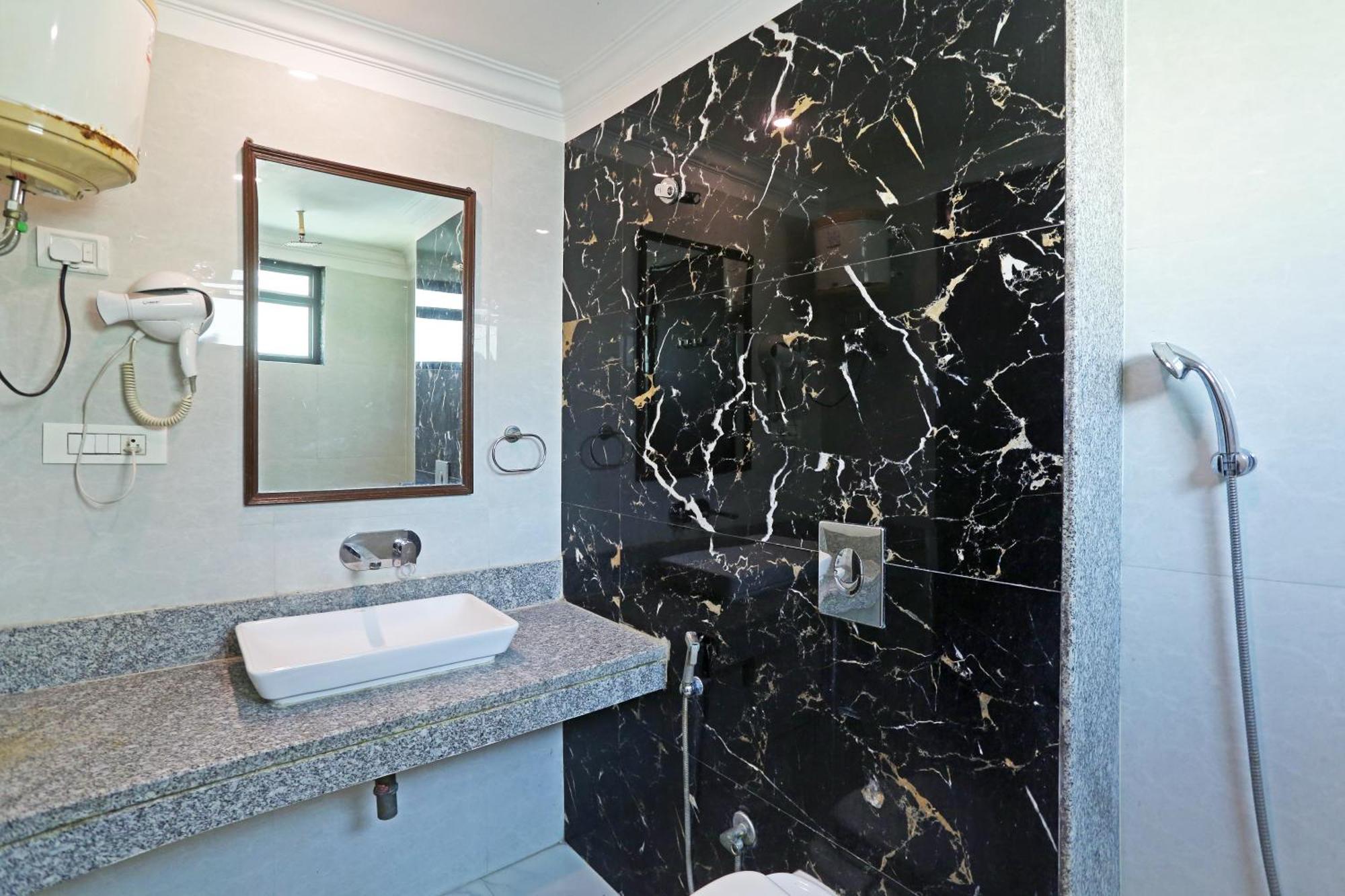 Hotel Almora Sky Near By Delhi International Airport With - Free Airport Pickup And Drop Нью-Делі Екстер'єр фото