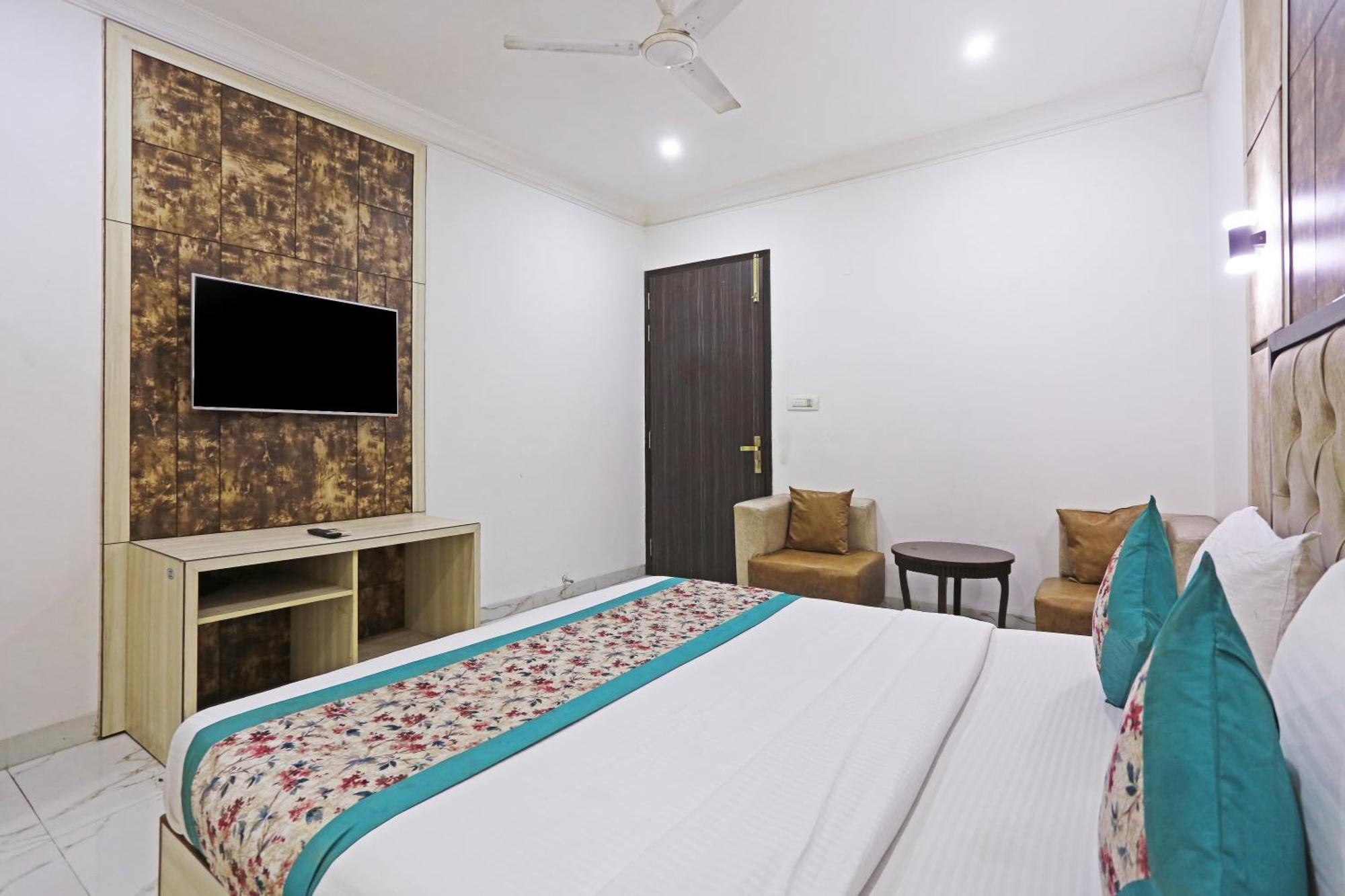 Hotel Almora Sky Near By Delhi International Airport With - Free Airport Pickup And Drop Нью-Делі Екстер'єр фото
