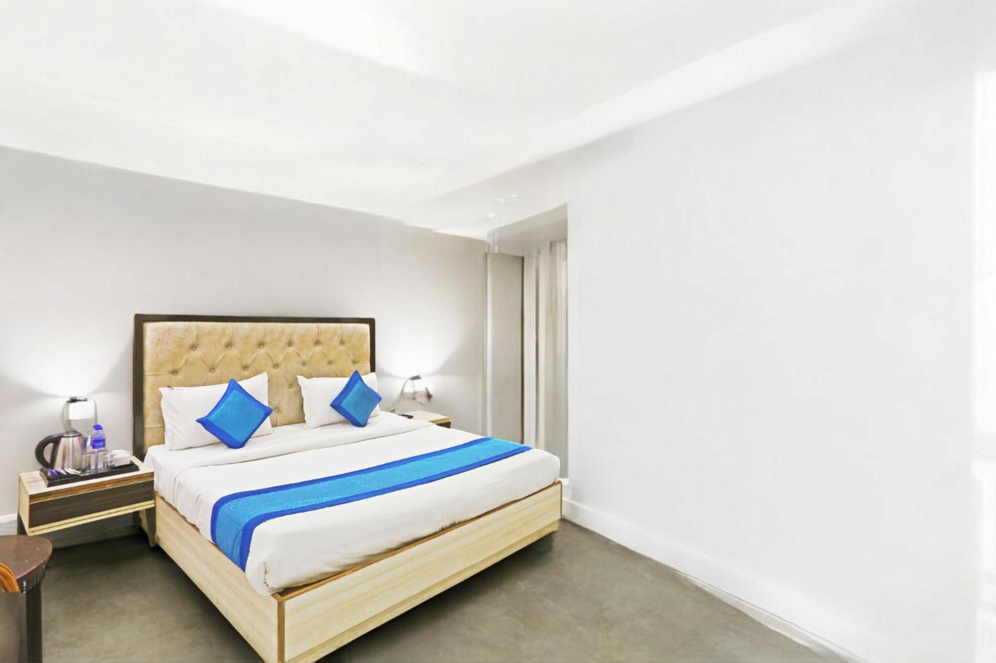 Hotel Almora Sky Near By Delhi International Airport With - Free Airport Pickup And Drop Нью-Делі Екстер'єр фото