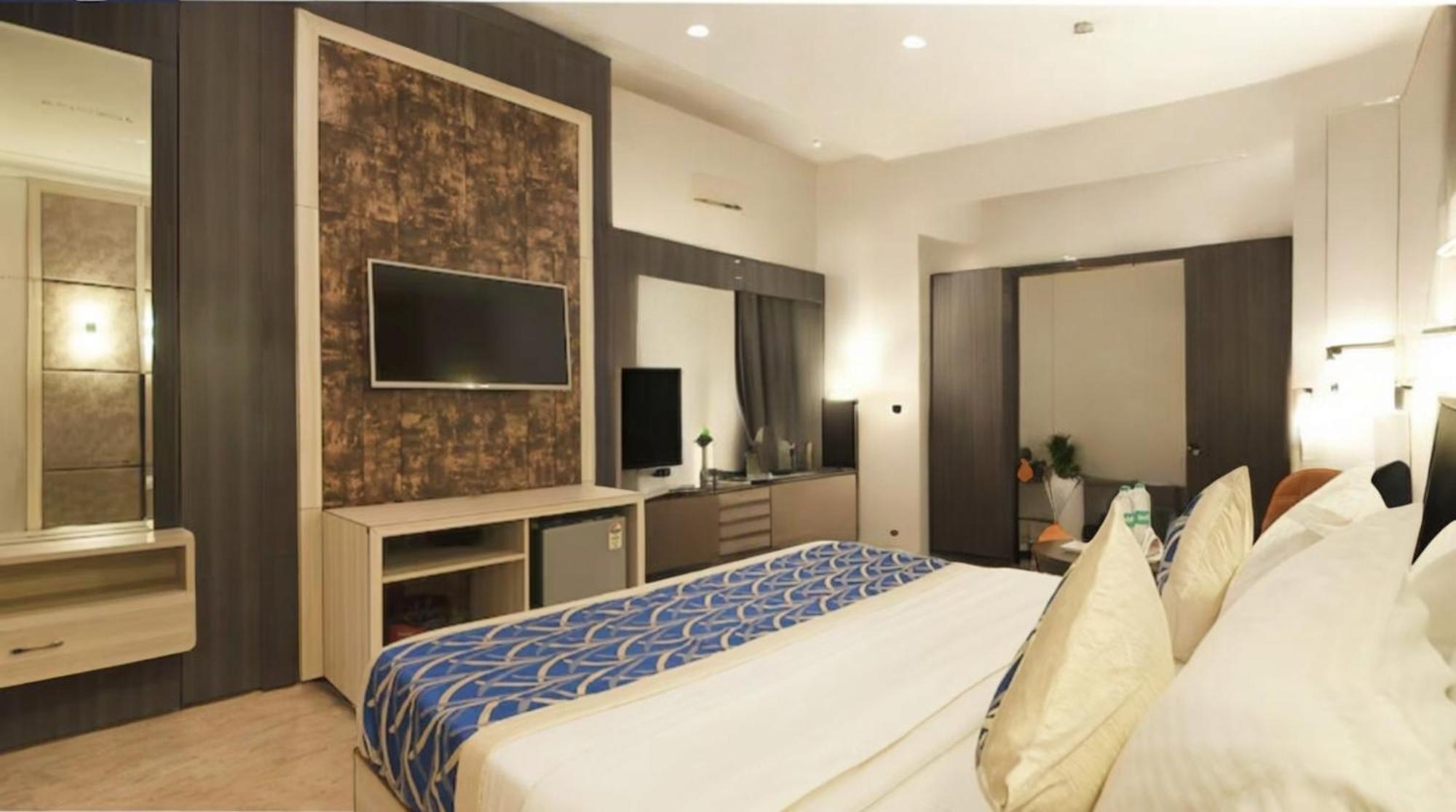 Hotel Almora Sky Near By Delhi International Airport With - Free Airport Pickup And Drop Нью-Делі Екстер'єр фото